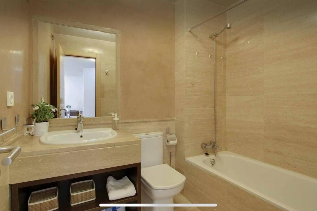 Pacifico P4 - Bonito Apartamento Con Piscina & Parking, Playa A 100 Metros Apartment Malaga Exterior photo